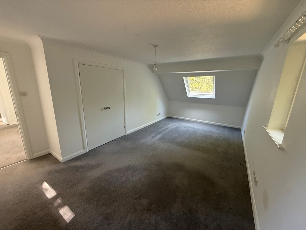 Lot: 66 - DETACHED THREE-BEDROOM HOUSE WITH SEPARATE GARAGING - Second bedroom